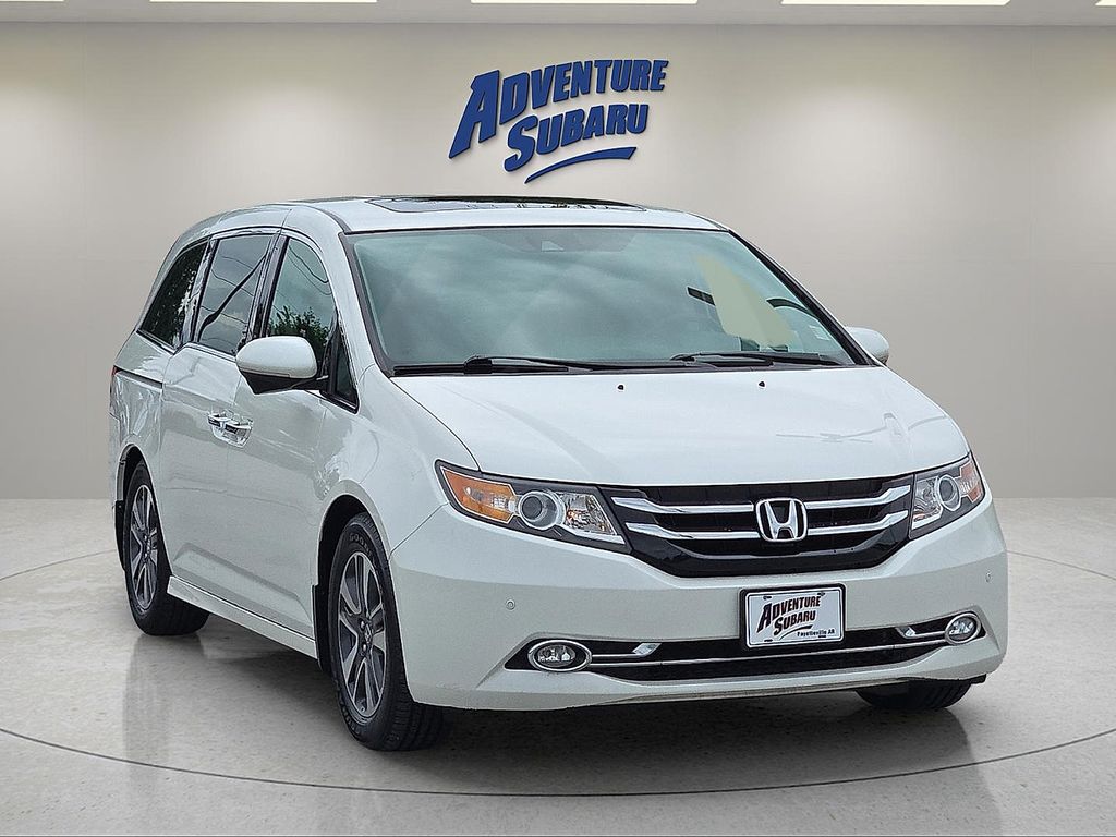 2014 Honda Odyssey Touring's photo