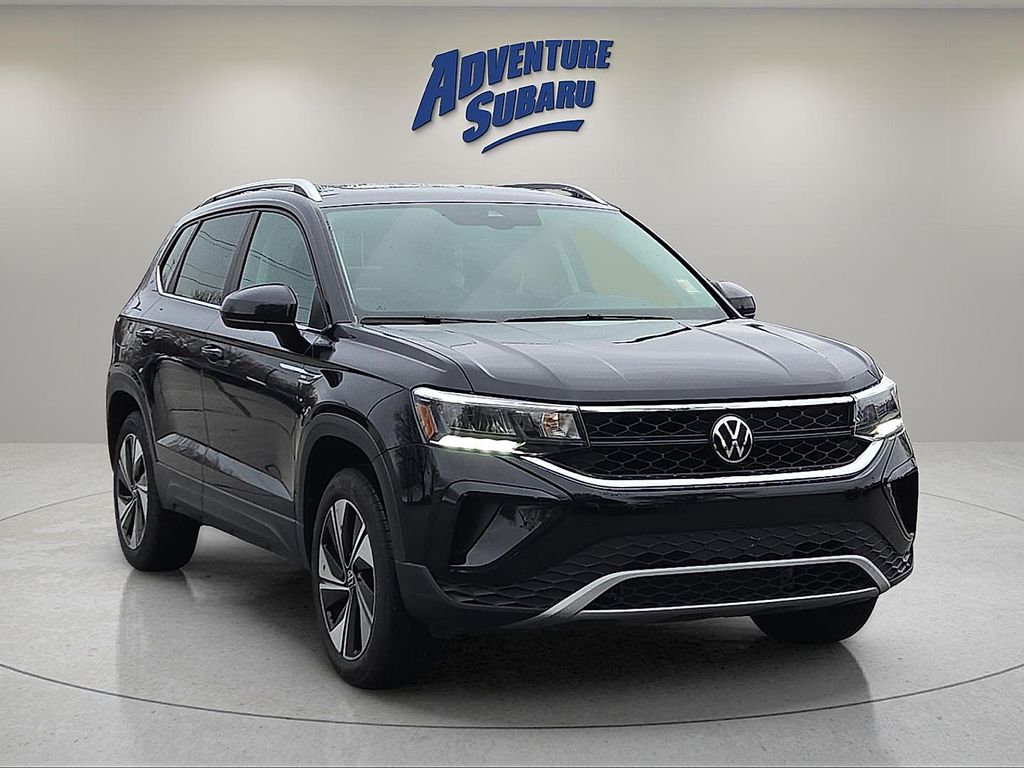 2024 Volkswagen Taos SE's photo