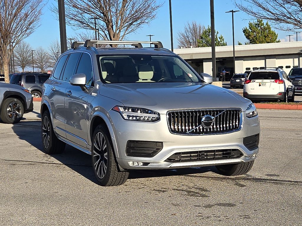 2020 Volvo XC90 Momentum's photo