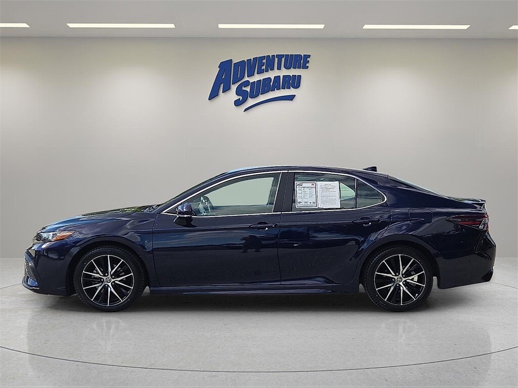 2022 Toyota Camry SE photo 2