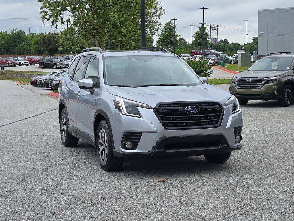 2023 Subaru Forester Premium's photo