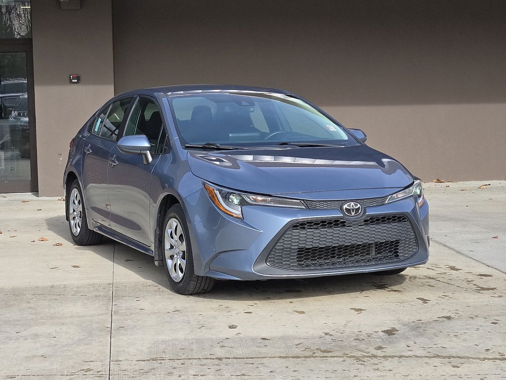 2022 Toyota Corolla LE's photo