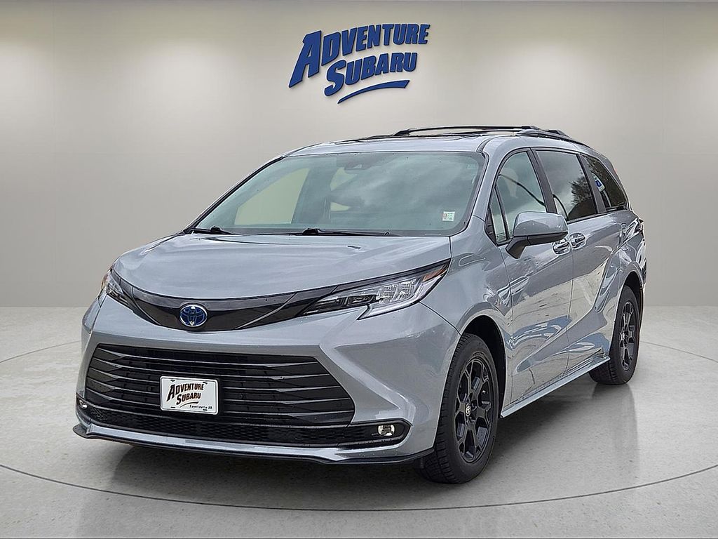 2025 Toyota Sienna Woodland Edition photo 2