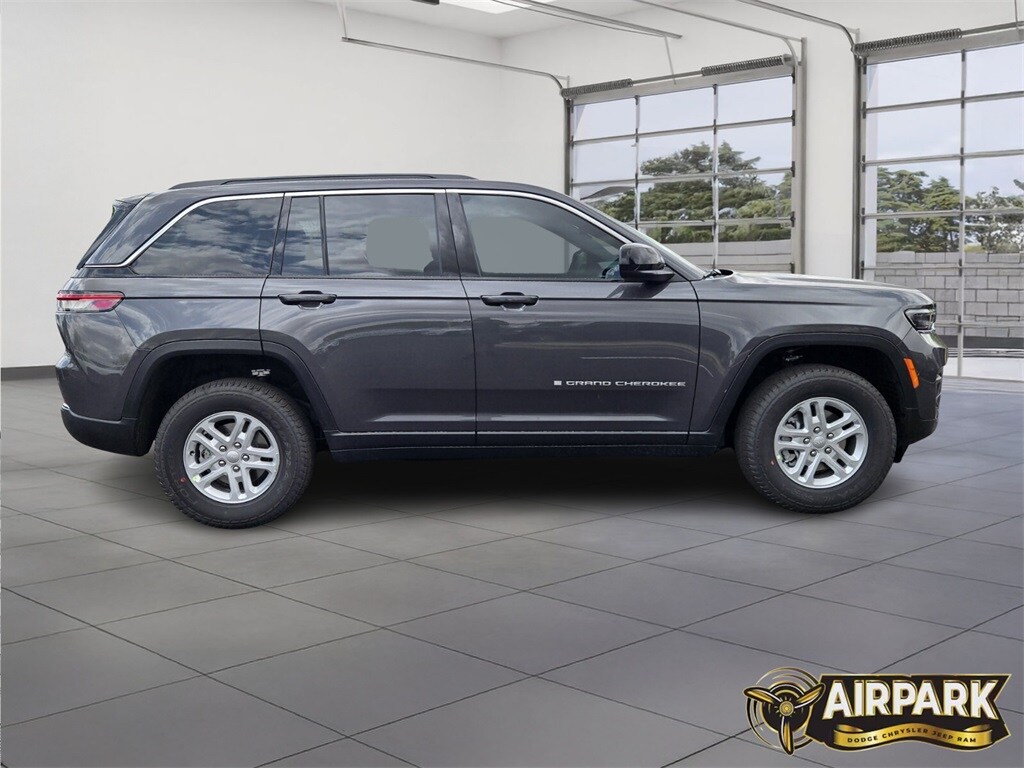 New 2025 Jeep Grand Cherokee Laredo Sport Utility