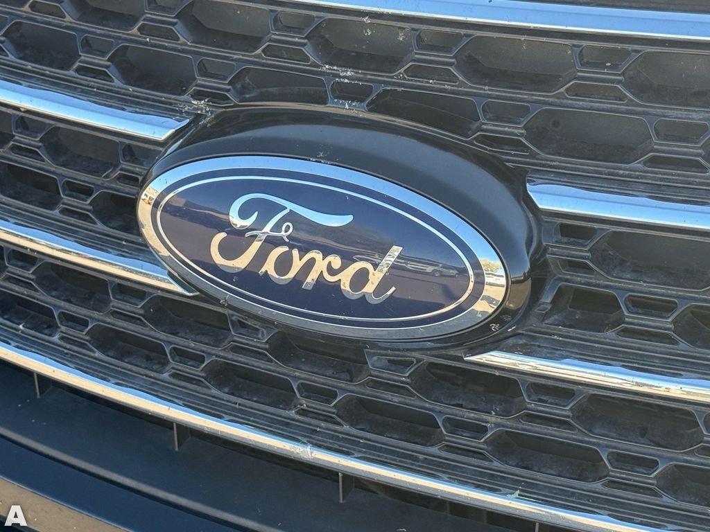 Used 2021 Black Ford XLT image 7