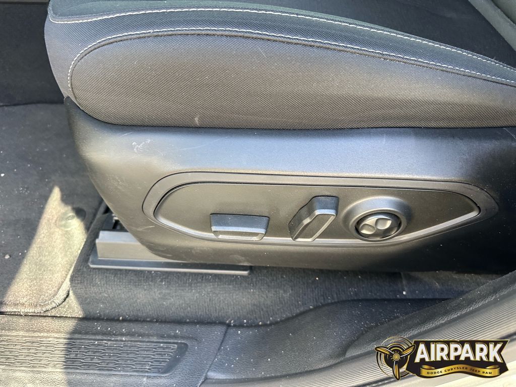 New 2023 Silver Zynith Jeep L Laredo image 17