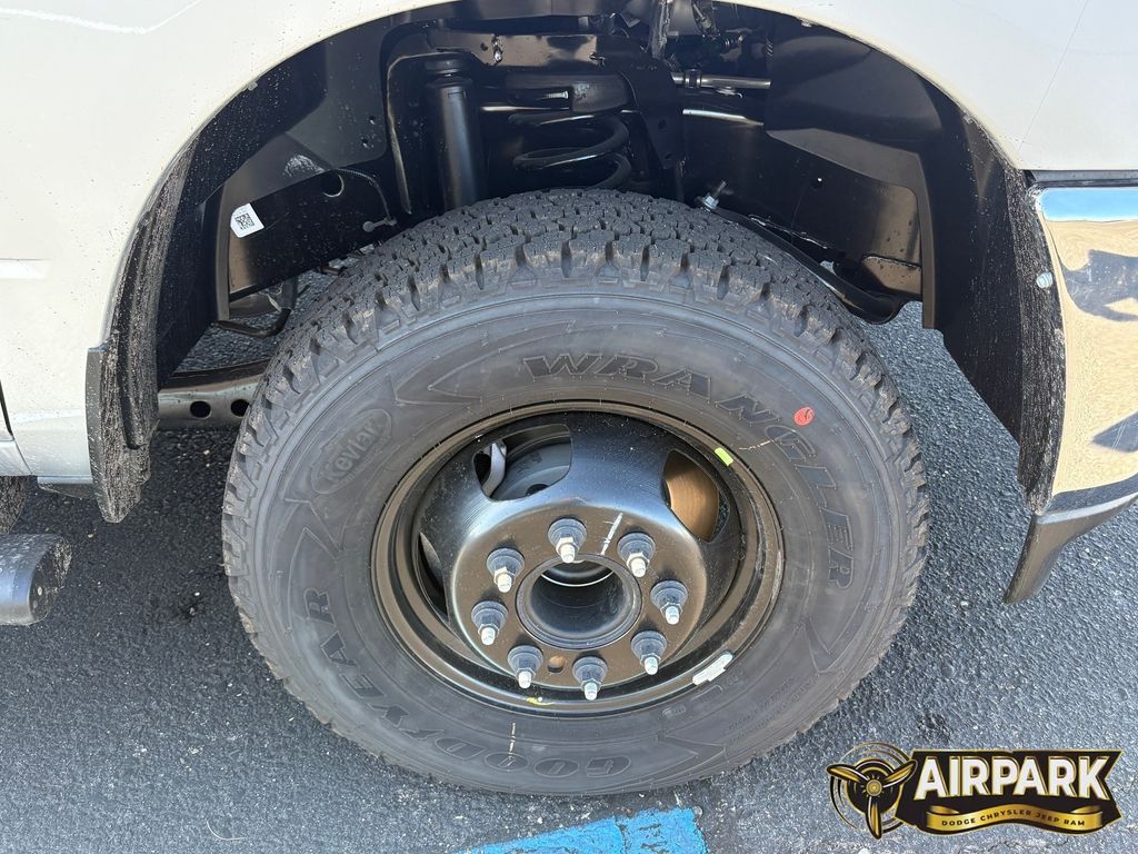 New 2026 Silver Zynith Ram Tradesman image 10