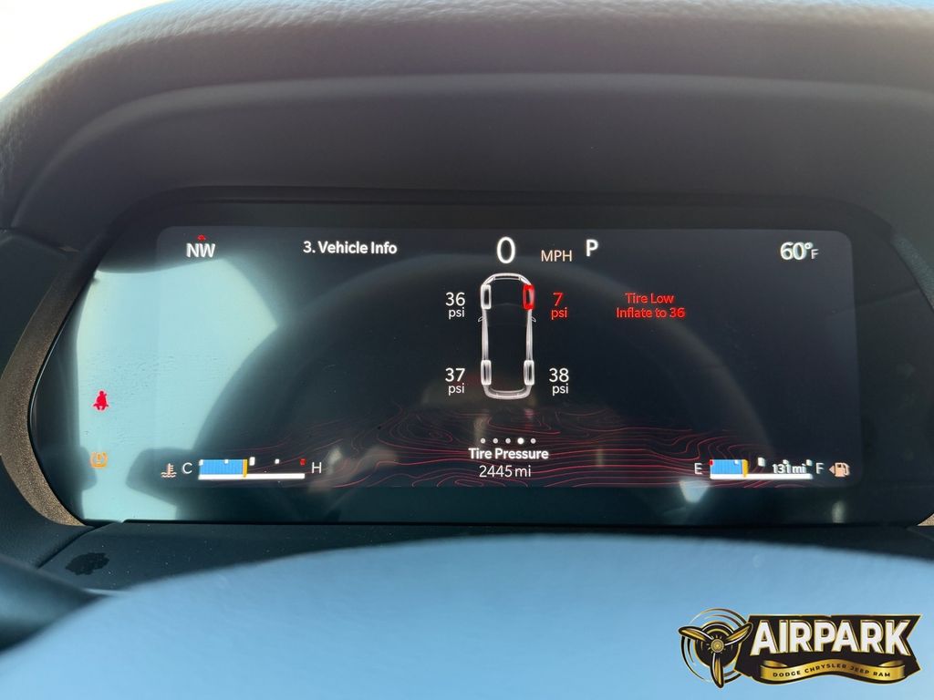 New 2025 Diamond Black Crystal Pearlcoat Jeep Laredo image 18