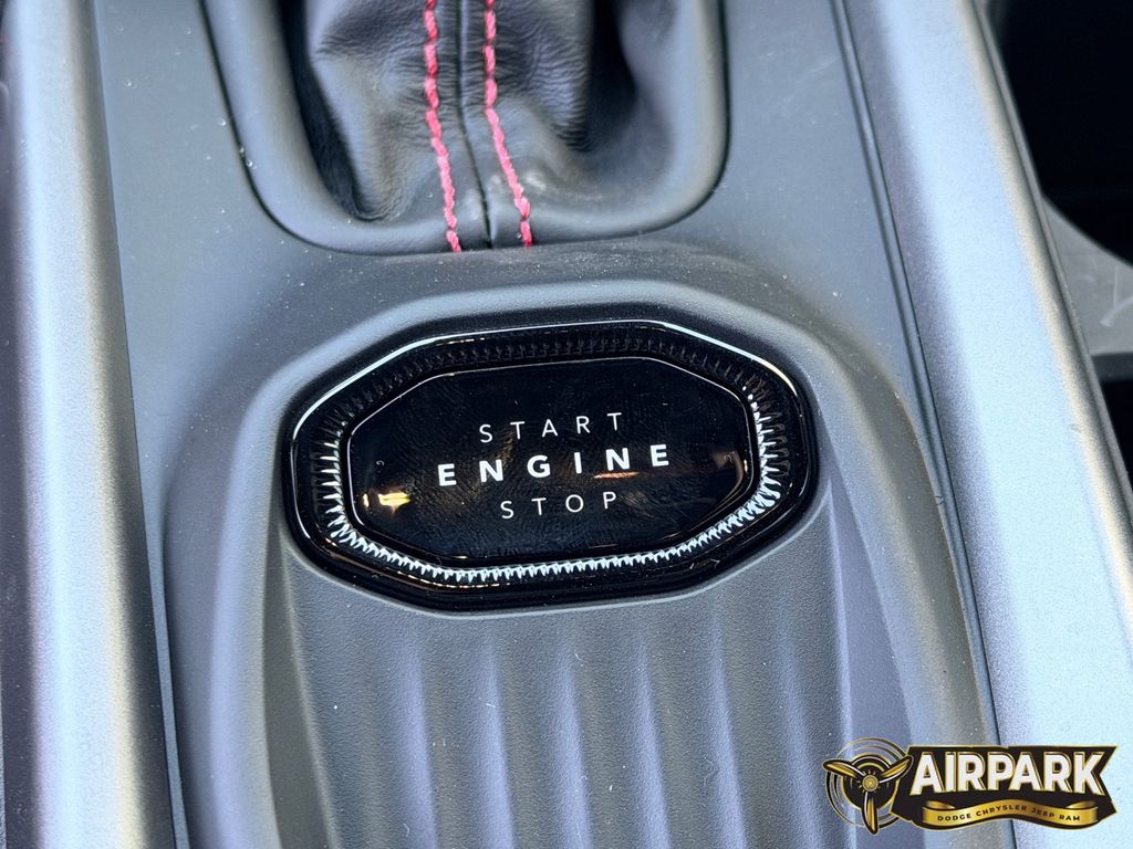 New 2026 Diamond Black Crystal Pearlcoat Dodge R/T image 30