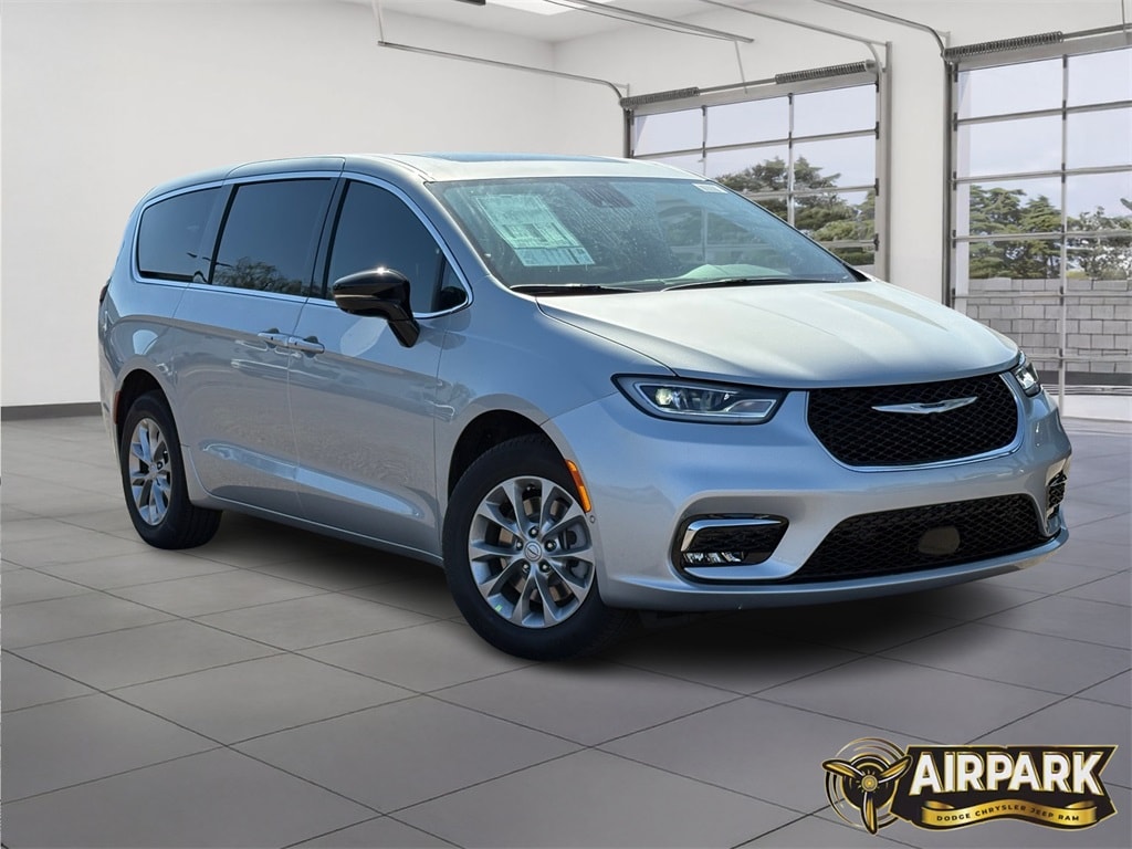 New 2026 Chrysler Pacifica Limited Passenger Van