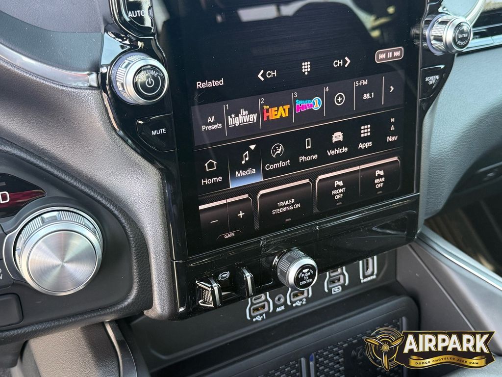 New 2026 Diamond Black Crystal Pearlcoat Ram Laramie image 20