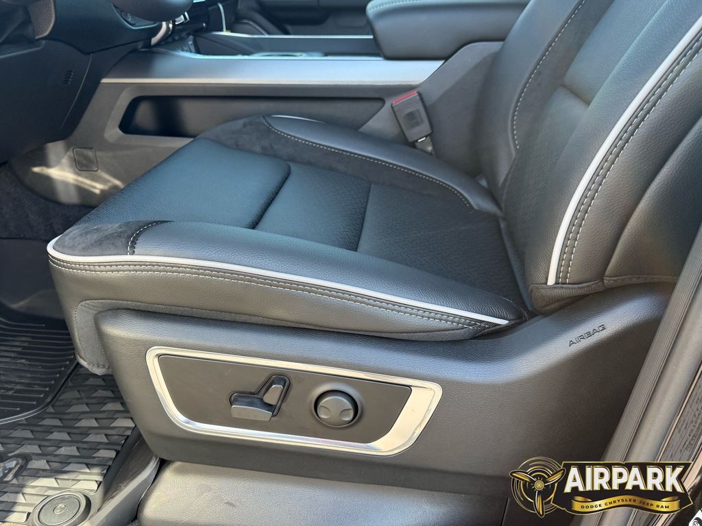 New 2026 Diamond Black Crystal Pearlcoat Ram Laramie image 13