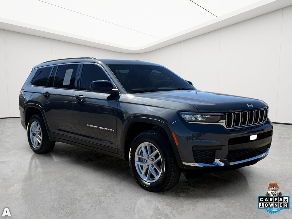 Used 2025 Baltic Gray Metallic Clearcoat Jeep Laredo image 9