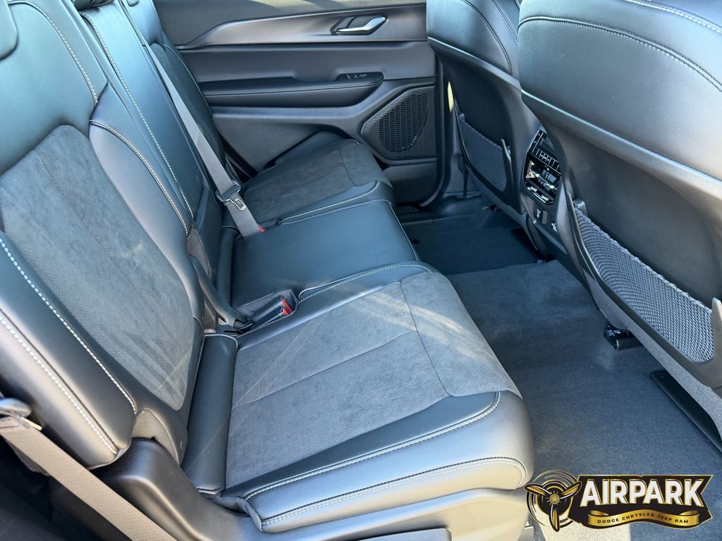 New 2025 Diamond Black Crystal Pearlcoat Jeep Laredo image 14