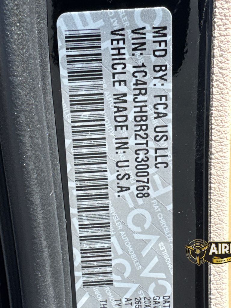 New 2026 Diamond Black Crystal Pearlcoat Jeep Limited image 35