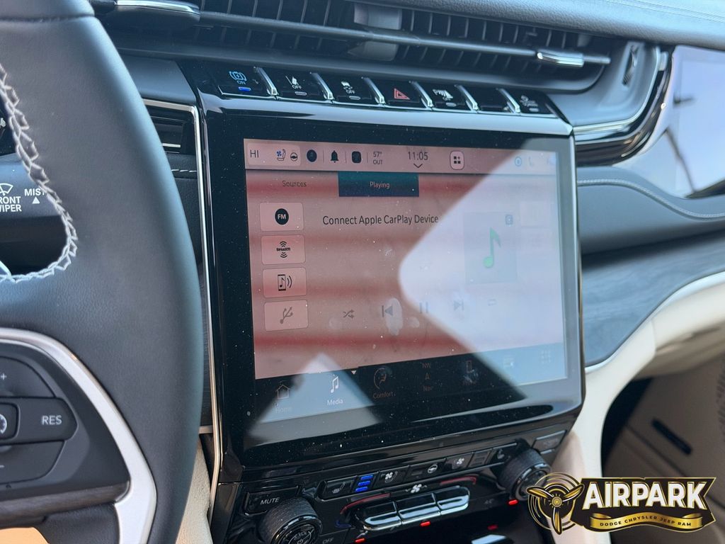 New 2023 Diamond Black Crystal Pearlcoat Jeep Base image 18