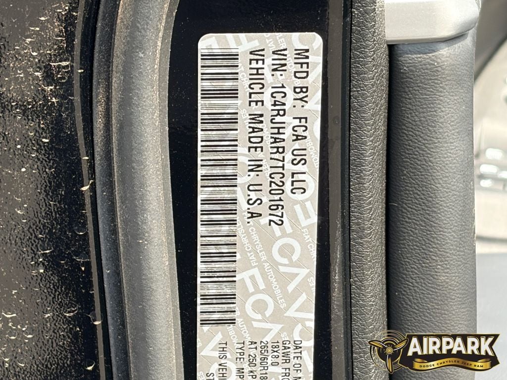 New 2026 Diamond Black Crystal Pearlcoat Jeep Laredo image 29