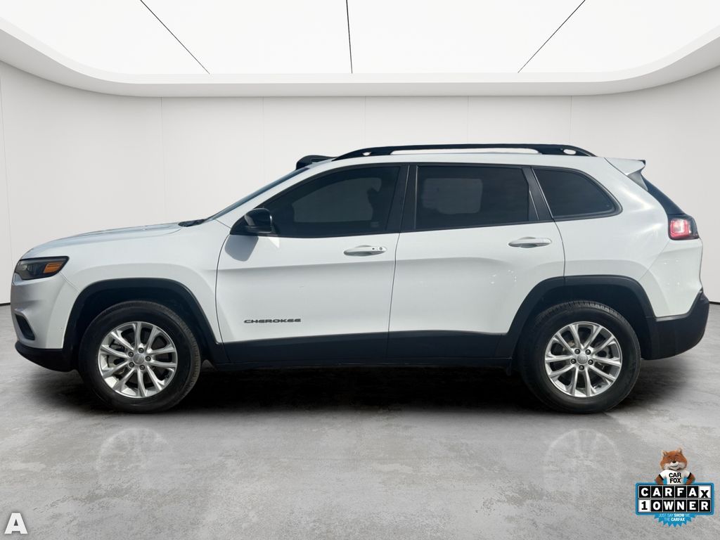 Used 2022 Bright White Clearcoat Jeep Latitude Lux image 3