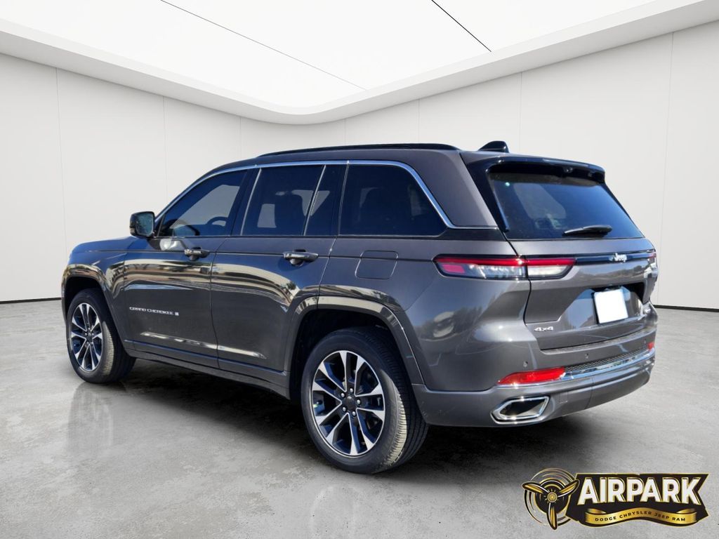 New 2025 Baltic Gray Jeep Overland image 6