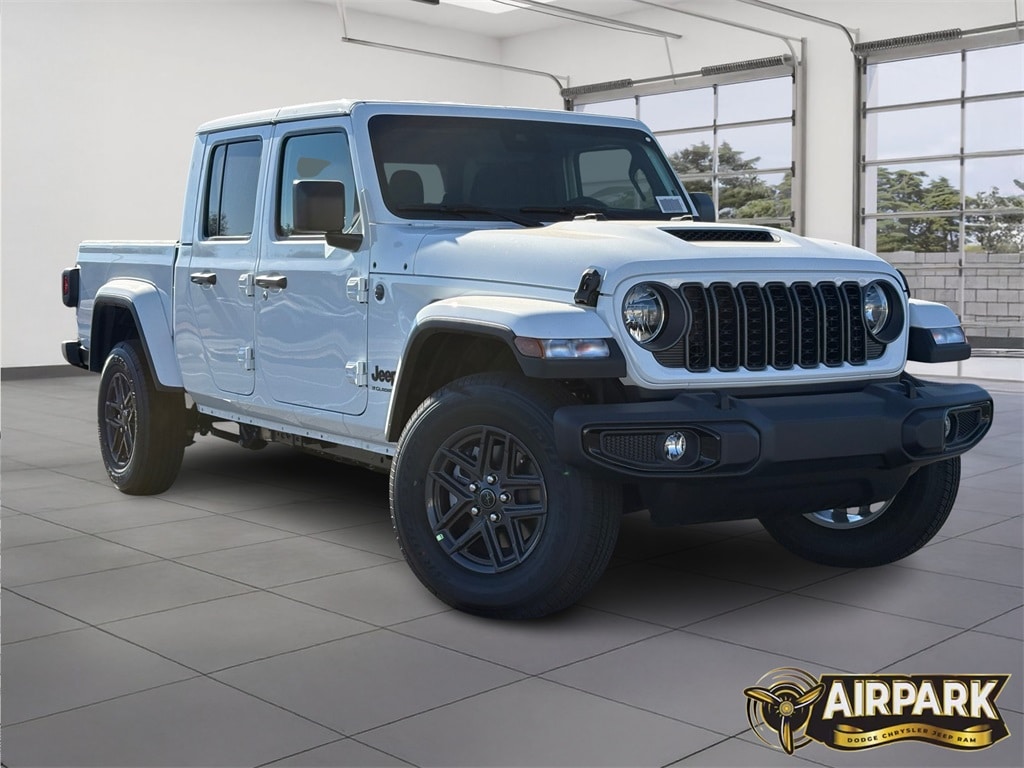 New 2025 Jeep Gladiator Sport Pickup