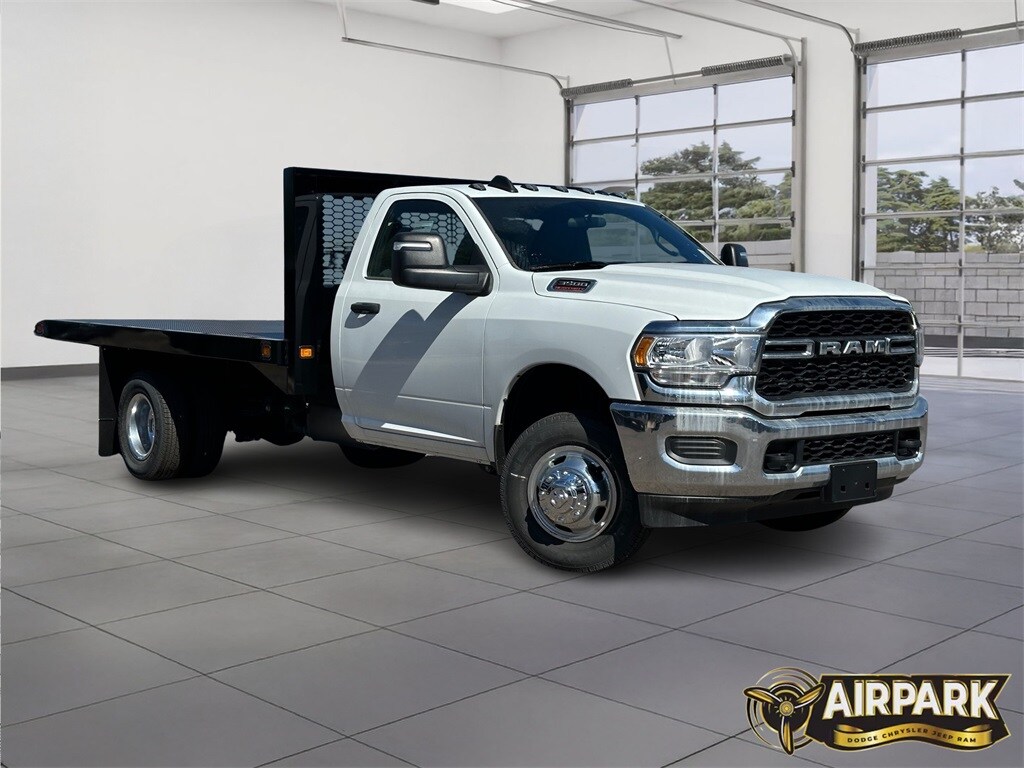 2024 Ram 3500 Tradesman photo 2