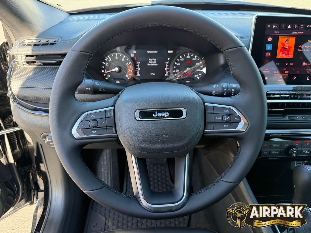 New 2026 Diamond Black Crystal Pearlcoat Jeep Latitude image 15