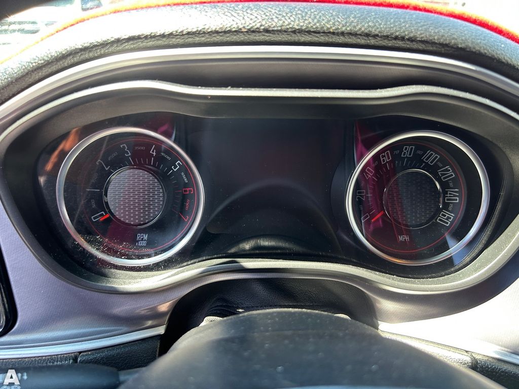 Used 2019 White Knuckle Clearcoat Dodge R/T image 9