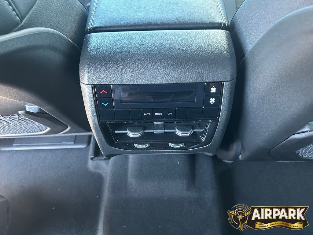 New 2026 Diamond Black Crystal Pearlcoat Jeep Laredo image 16