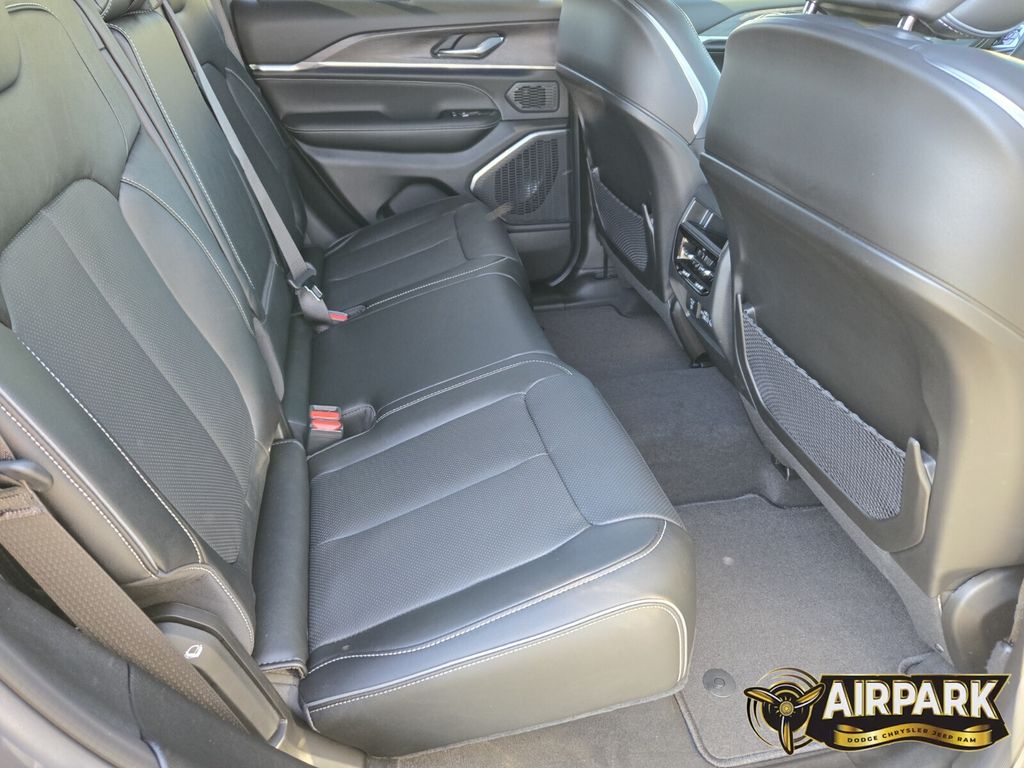 New 2025 Baltic Gray Jeep Overland image 15