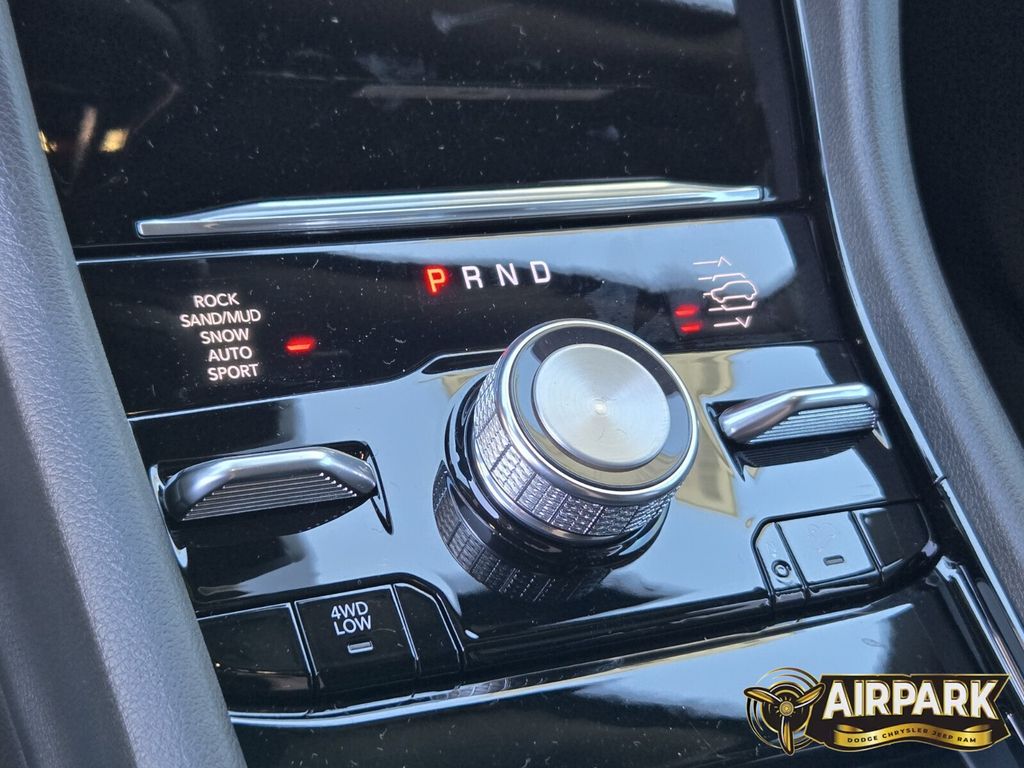 New 2025 Baltic Gray Jeep Overland image 24