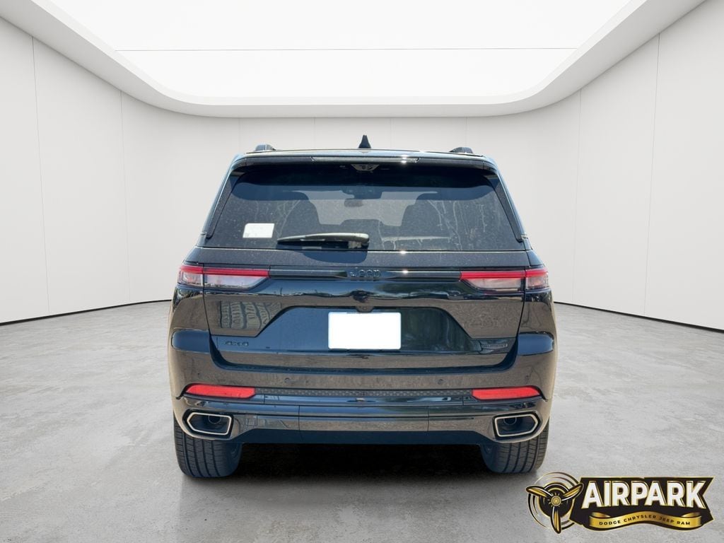 New 2025 Diamond Black Crystal Pearlcoat Jeep Summit image 6