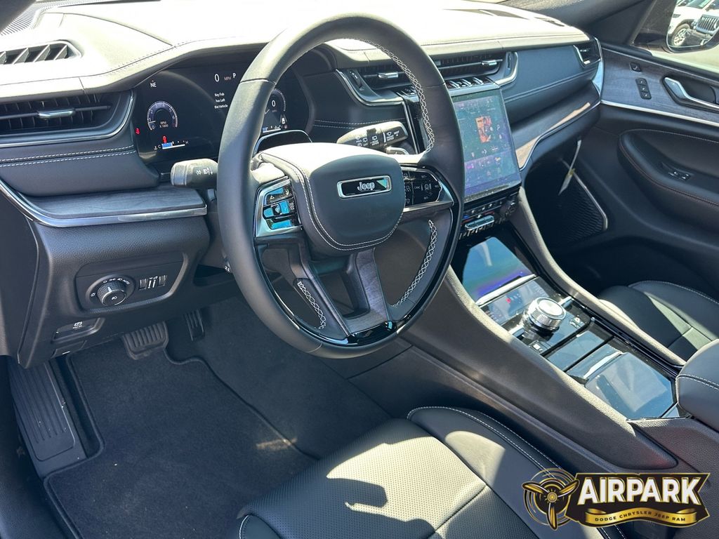 New 2025 Baltic Gray Jeep Overland image 14