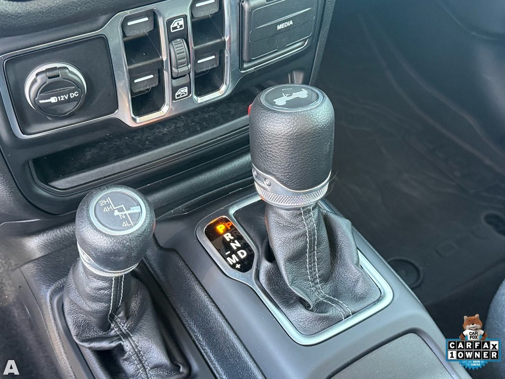 Used 2025 Hydro Blue Pearl Coat Jeep Sport S image 23