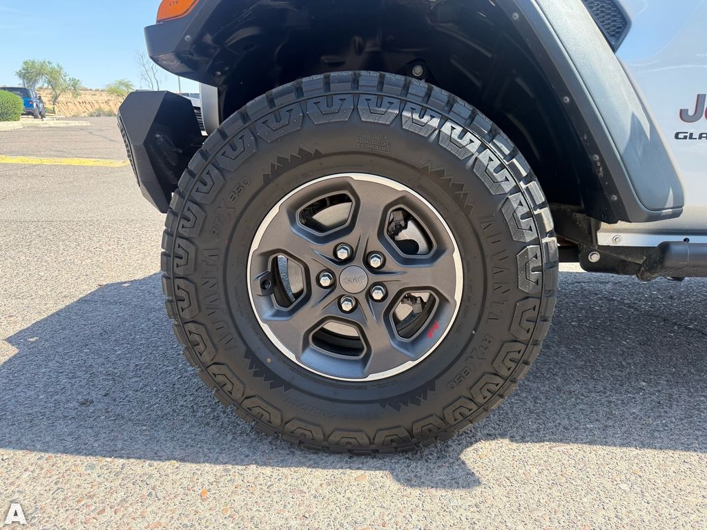 Used 2022 Silver Zynith Clearcoat Jeep Rubicon image 10