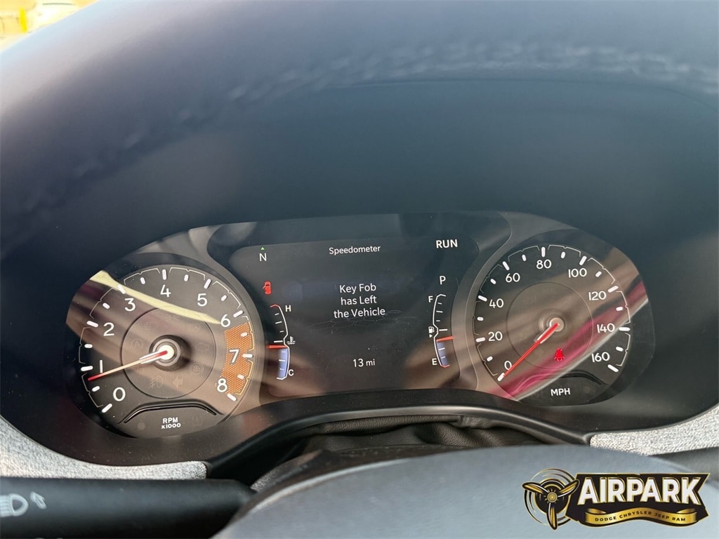 New 2026 Diamond Black Crystal Pearlcoat Jeep Latitude image 16