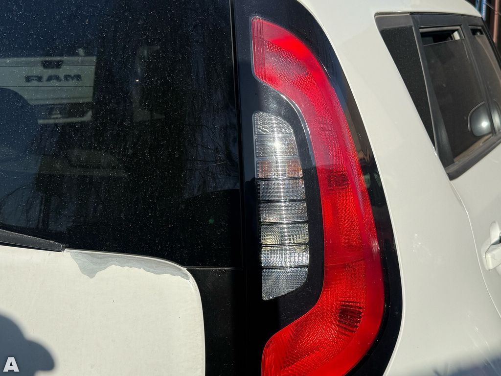 Used 2015 Cloud Kia Base image 11