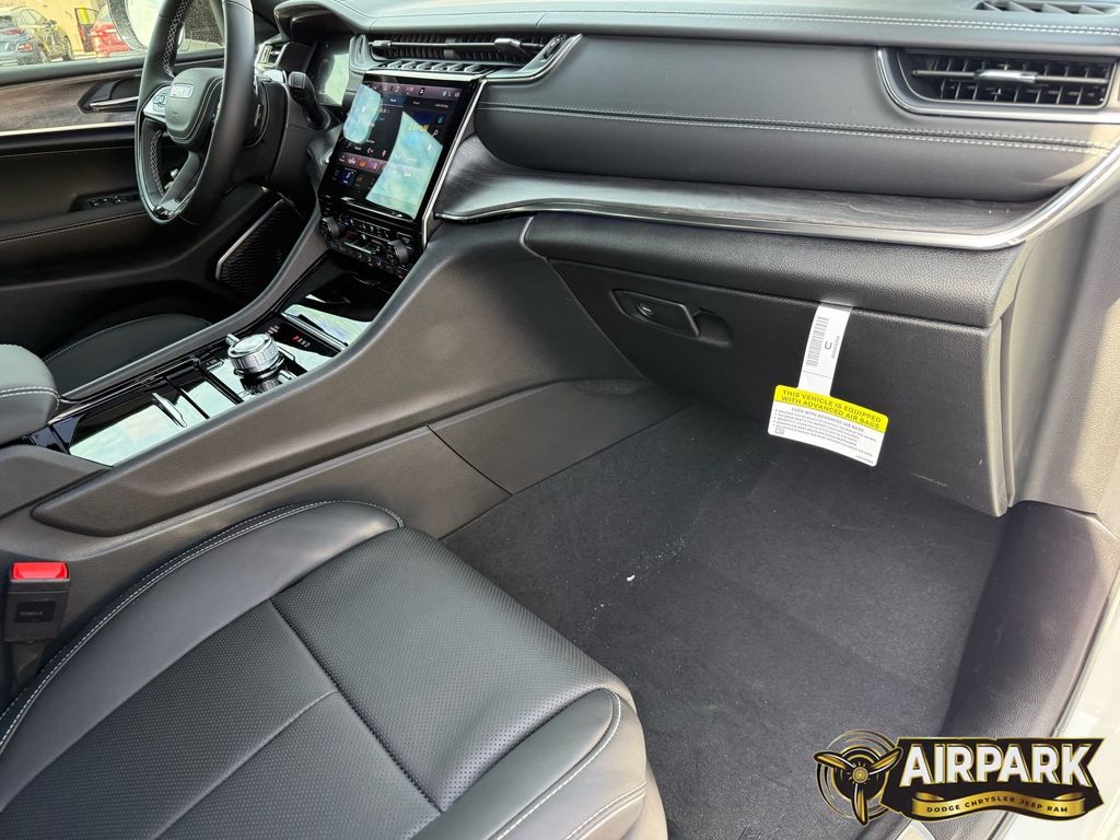 New 2025 Bright White Jeep Overland image 27