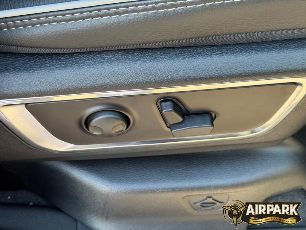 New 2026 Diamond Black Crystal Pearlcoat Ram Laramie image 13