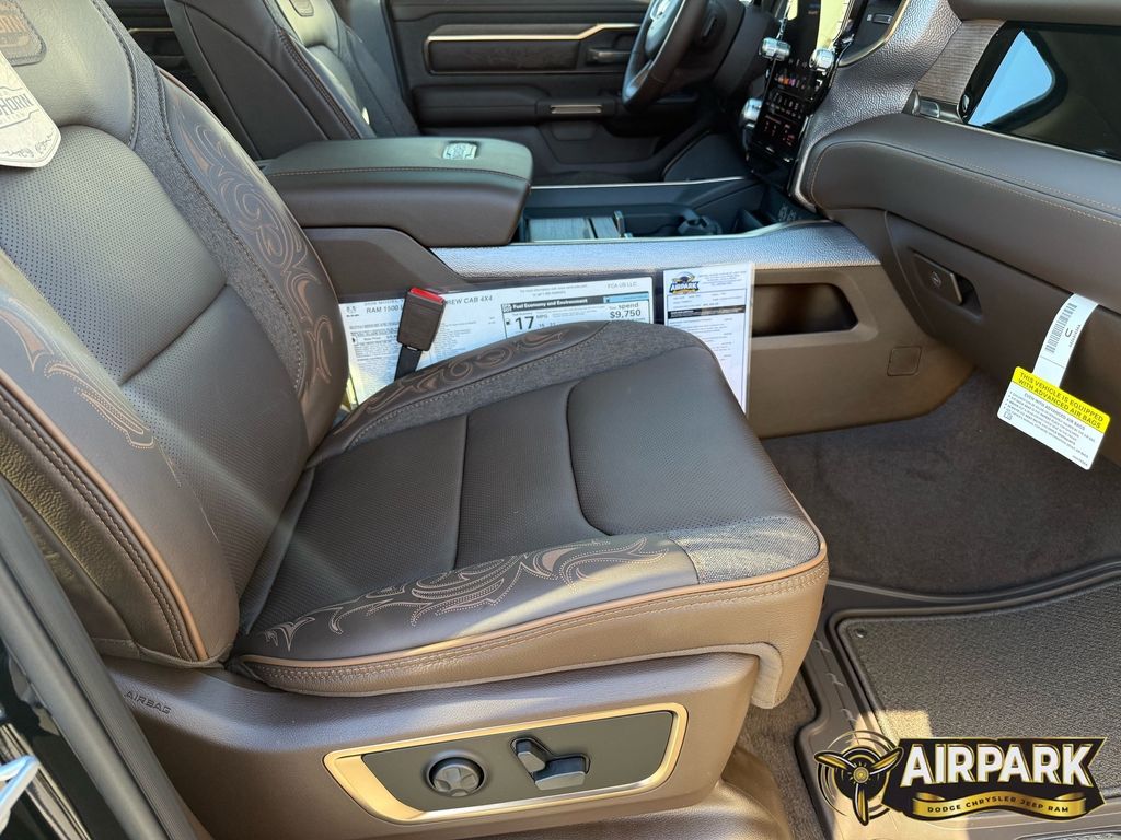 New 2026 Diamond Black Crystal Pearlcoat Ram Limited image 24