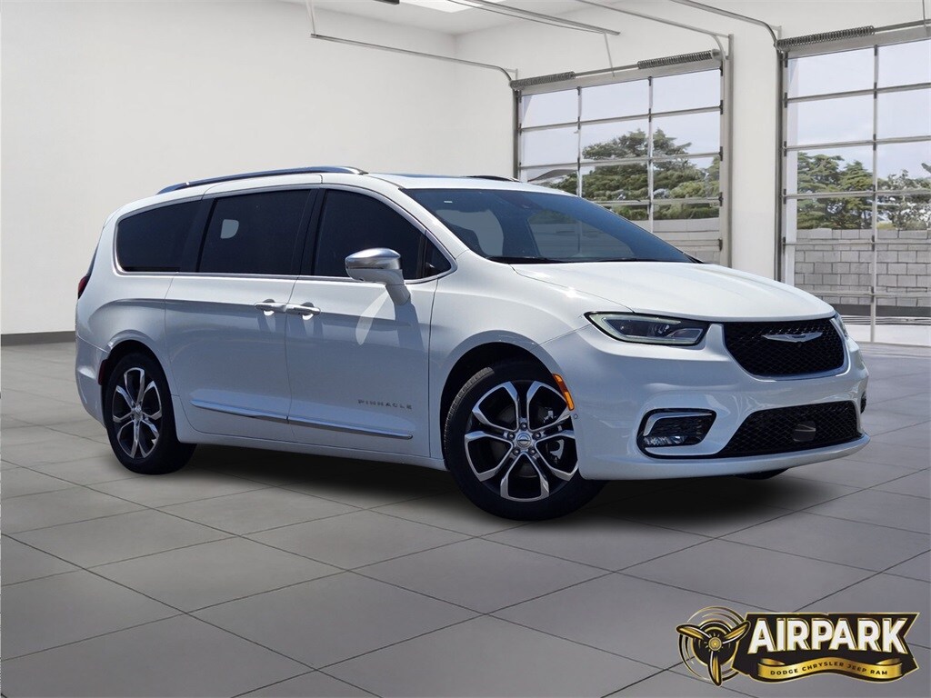 2024 Chrysler Pacifica Pinnacle photo 2