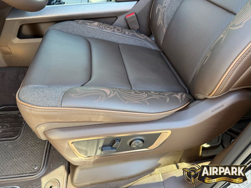 New 2026 Diamond Black Crystal Pearlcoat Ram Limited image 13