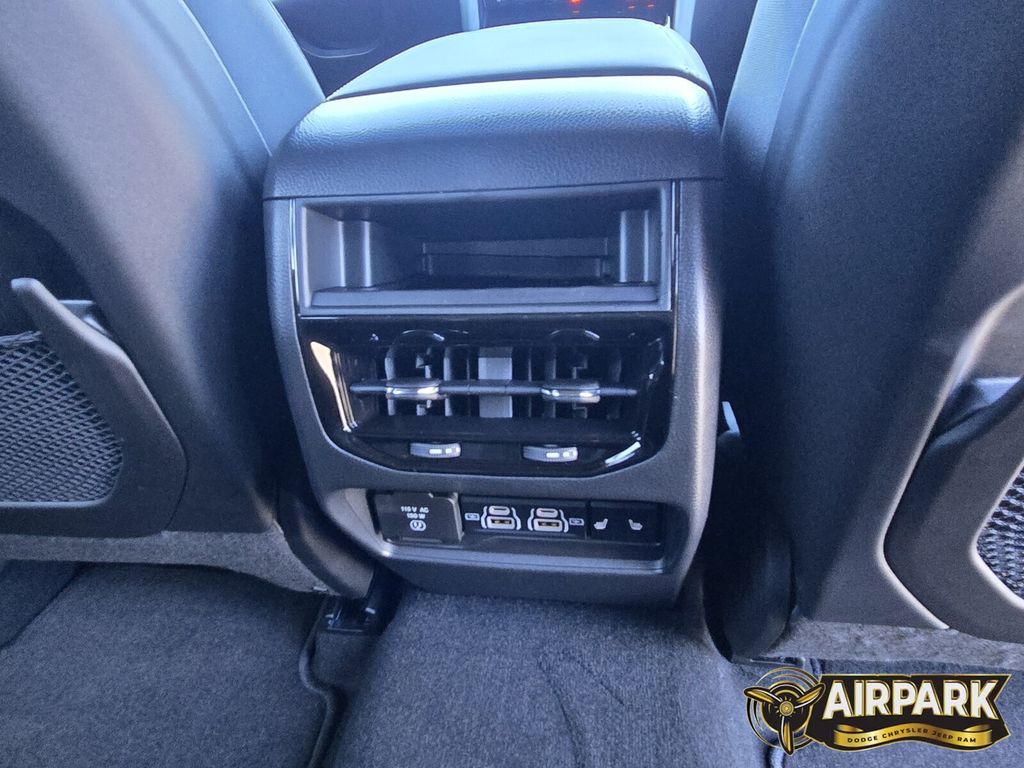 New 2025 Diamond Black Crystal Pearlcoat Jeep Limited image 15