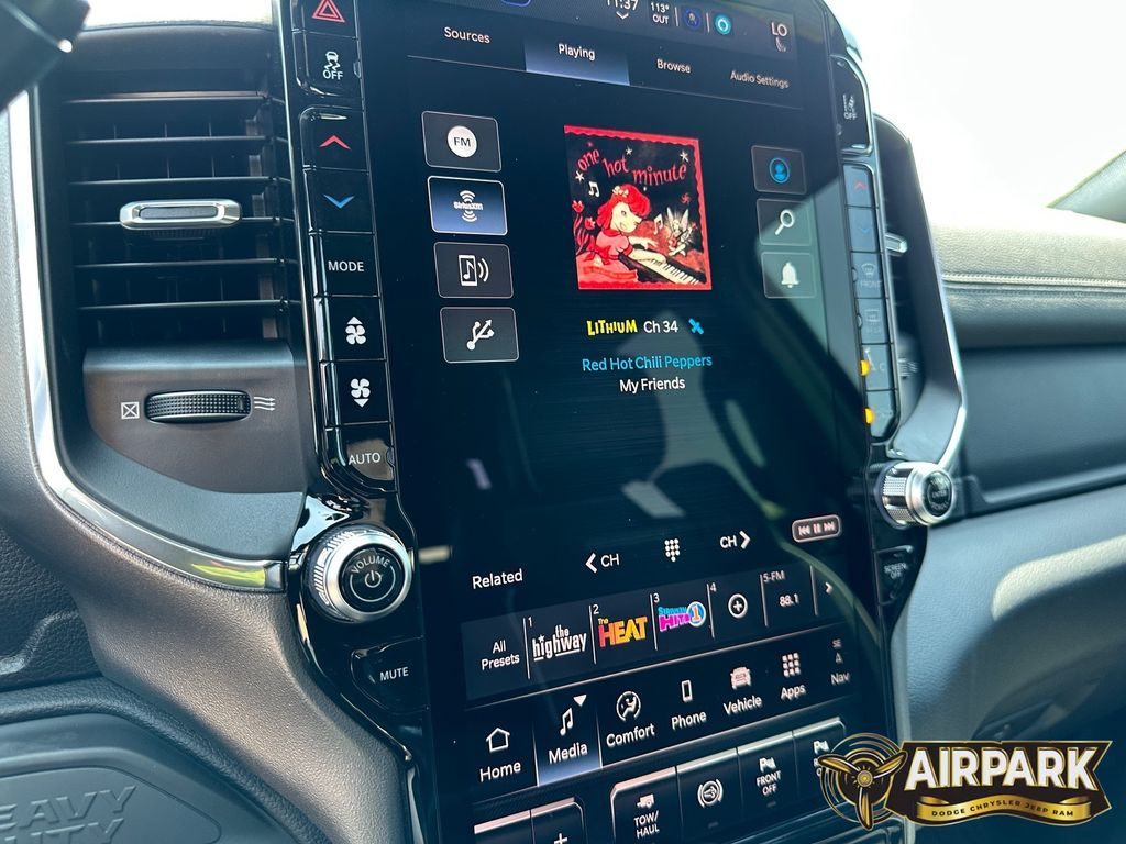 New 2026 Diamond Black Crystal Pearlcoat Ram Laramie image 19