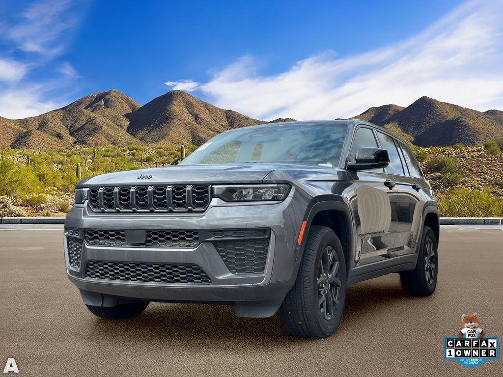 Used 2026 Baltic Gray Metallic Clearcoat Jeep Altitude image 2
