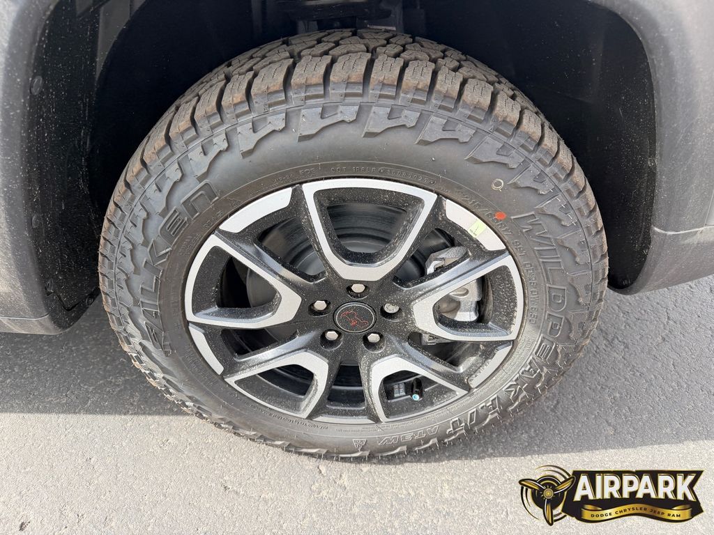 New 2026 Sting-Gray Jeep Trailhawk image 10