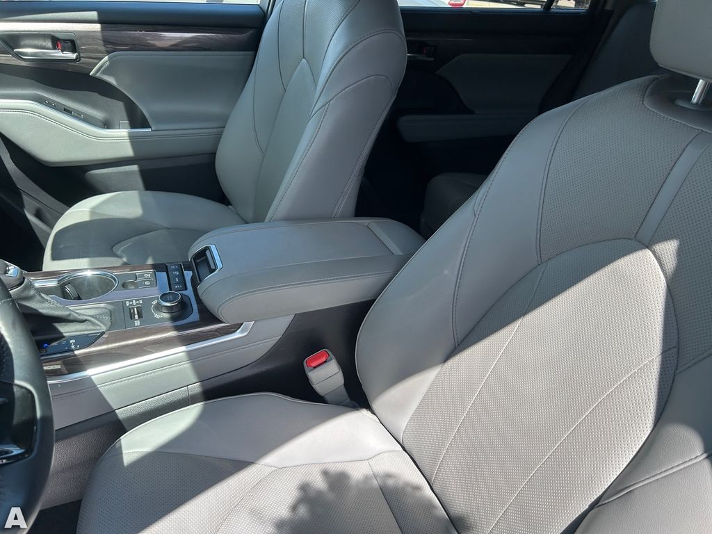 Used 2021 Midnight Black Metallic Toyota Limited image 18
