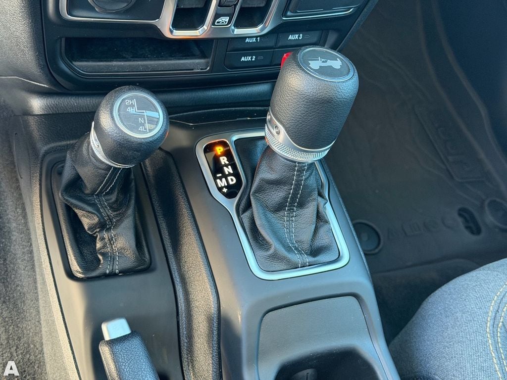 Used 2025 Bright White Clearcoat Jeep Sport S image 28