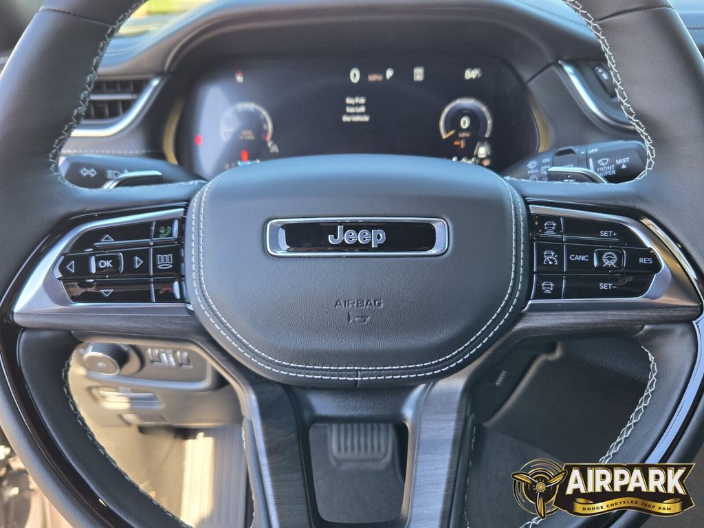 New 2025 Baltic Gray Jeep Overland image 25