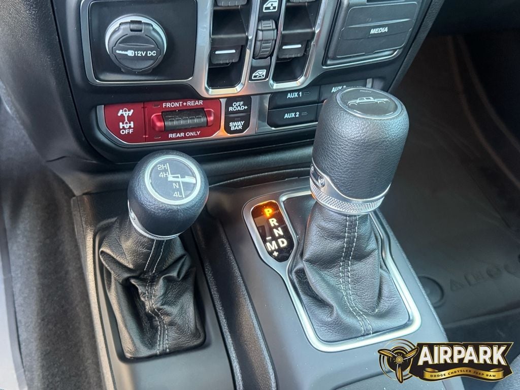 New 2025 Granite Crystal Jeep Rubicon image 22