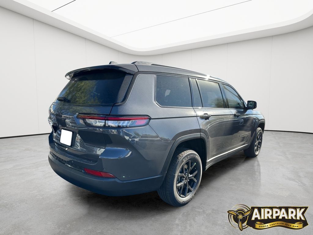 New 2025 Baltic Gray Jeep Laredo image 4